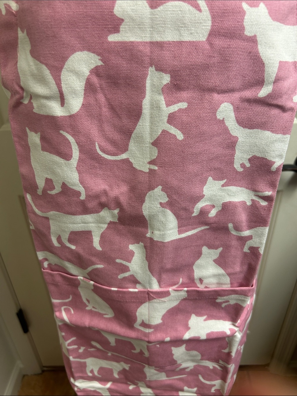 DII Everyday Pets Kitchen Collection Chef Apron a playful all-over white cat - Picture 7 of 7